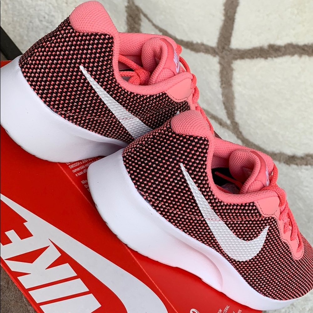 WMNS NIKE TANJUN black/white-pink gaze - Picture 11 of 16